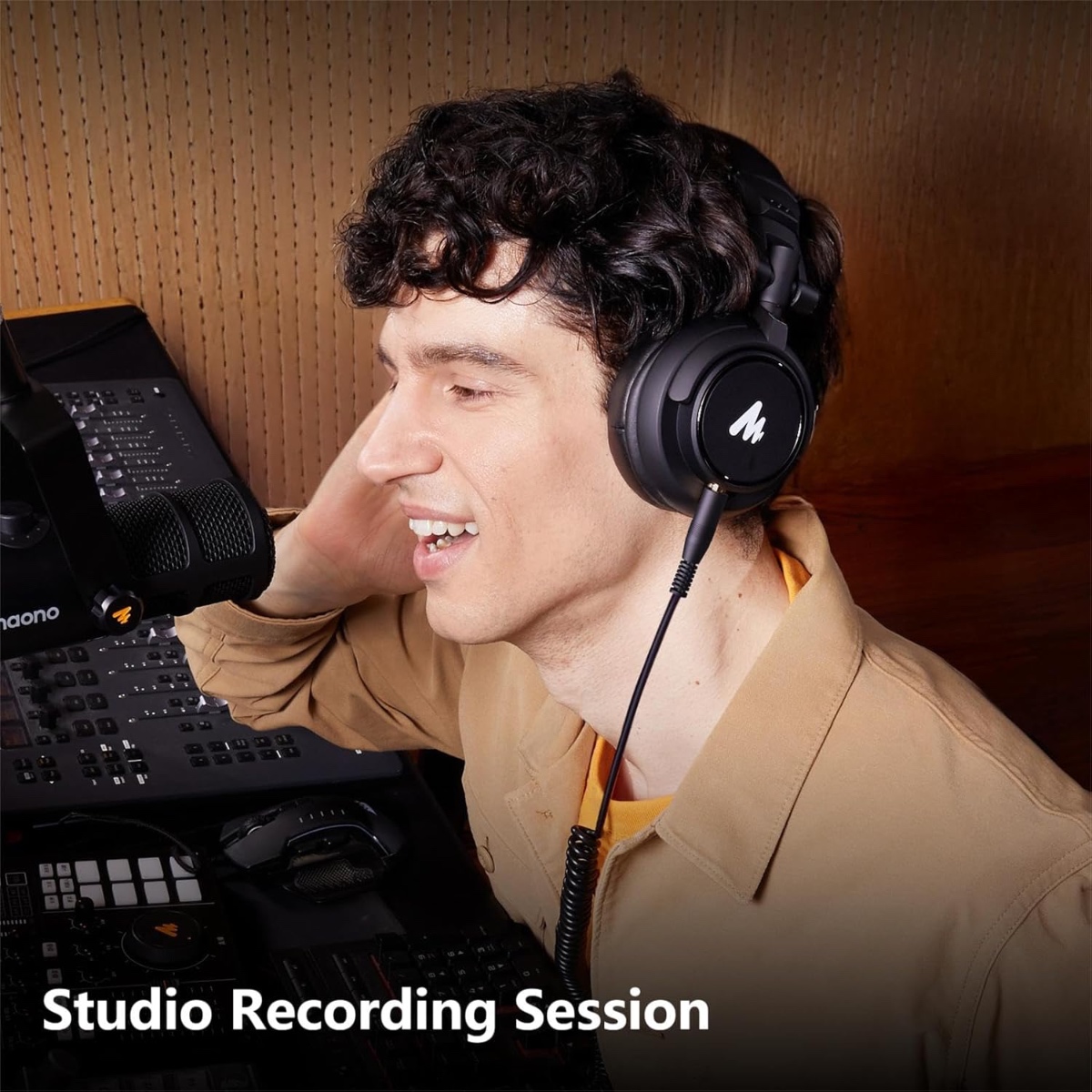 MH601 Studio Headphones thumbnail 6